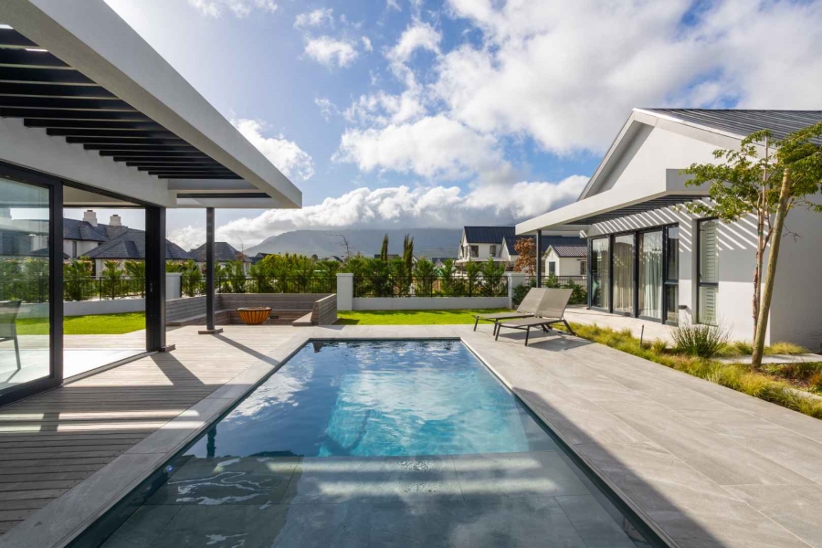 To Let 5 Bedroom Property for Rent in Val De Vie Estate Western Cape